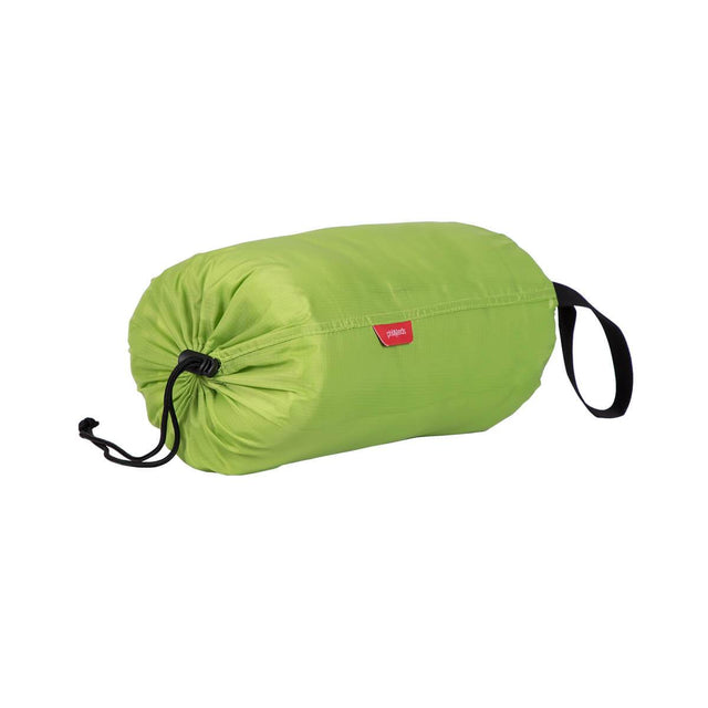 phil&teds snuggle & snooze sleeping bag in Apfel kompakt verpackt 3/4 Ansicht_Apfel